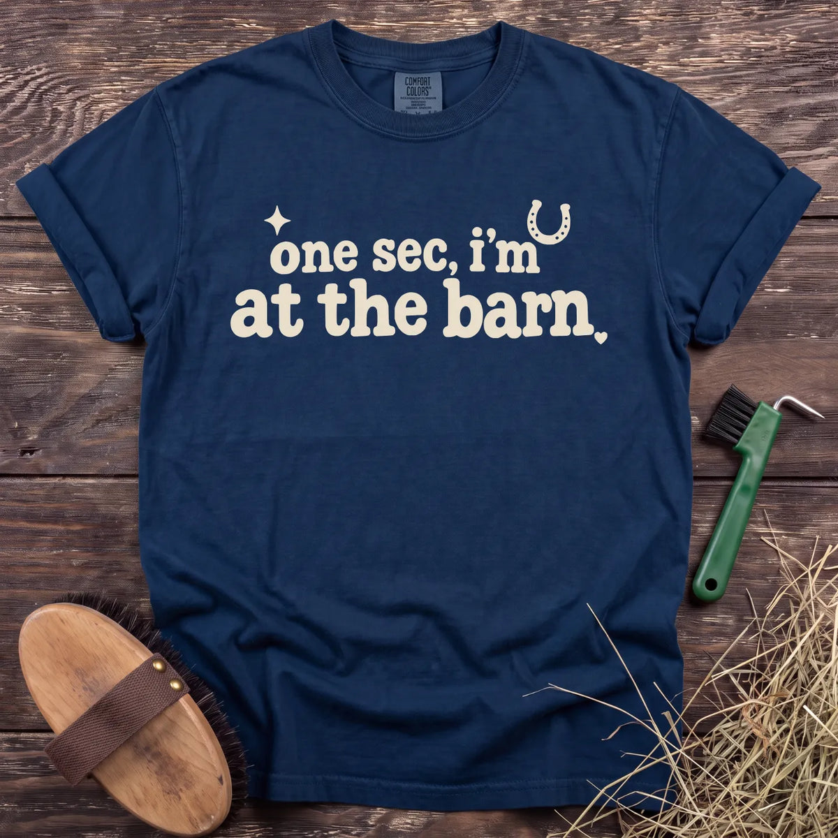 One sec, I’m at the barn graphic T-shirt in Navy [color: Navy]
